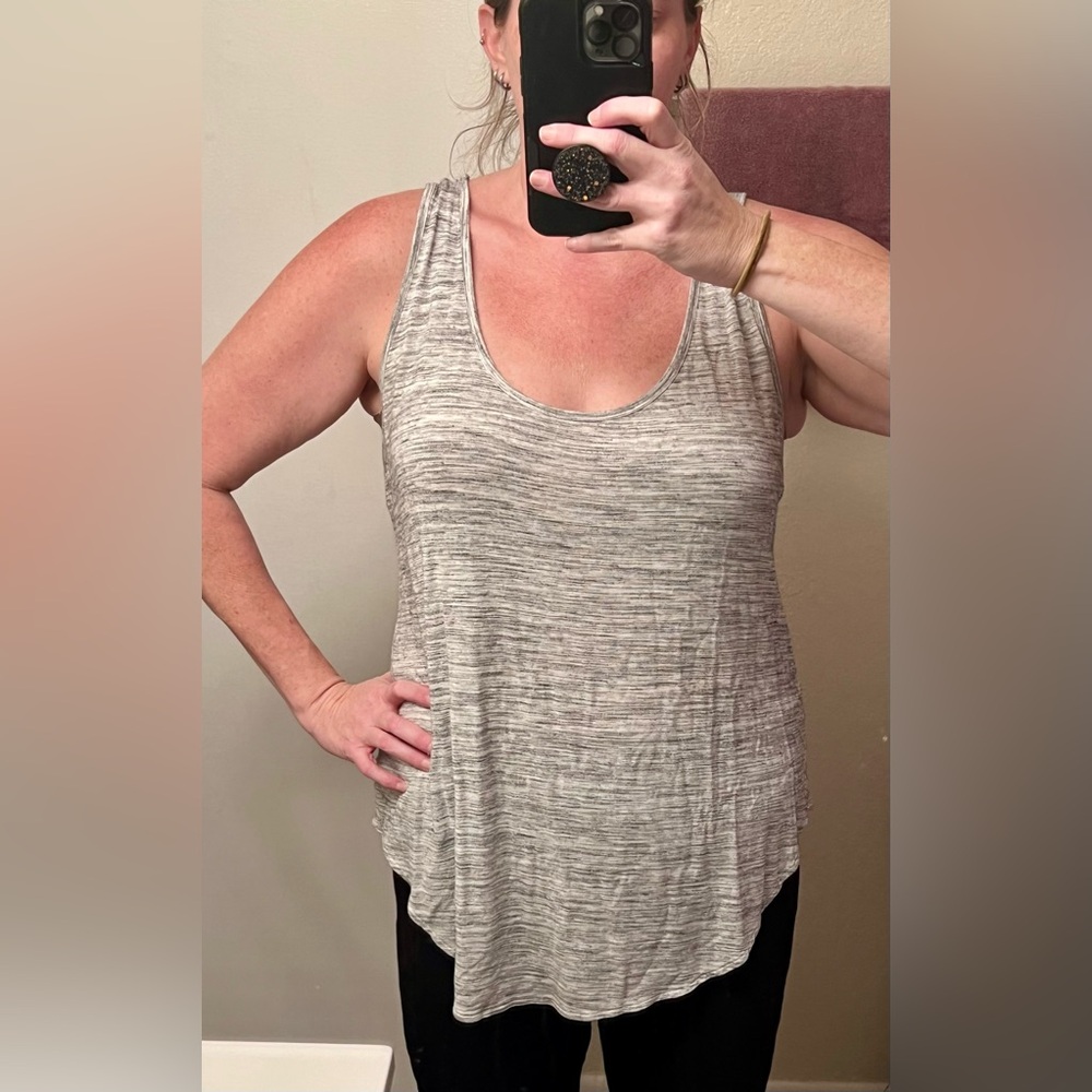 XL OLD NAVY TANK - stretchy & flows. Good condition, normal wear. ￼